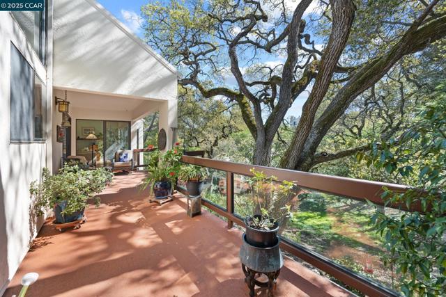 3800 Terra Granada Dr, Walnut Creek CA: https://media.crmls.org/mediaz/e399e0ab-735f-47fc-b993-e7d1243ca8f8.jpg