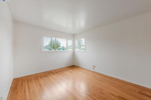 1315 Mersey Ave, San Leandro CA: https://media.crmls.org/mediaz/e39aa1d2-b48d-4562-bb0f-0cbeabd58f6e.jpg