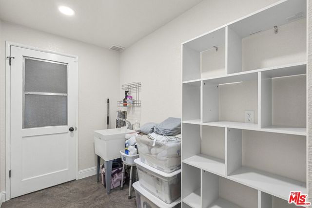 1197 Oriole Road, Wrightwood CA: https://media.crmls.org/mediaz/e39af506-7ac4-49e7-8d90-c18c56805819.jpg