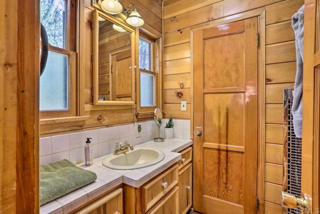 Detail Gallery Image 11 of 26 For 39112 Starview, Big Bear Lake,  CA 92315 - 3 Beds | 1/1 Baths