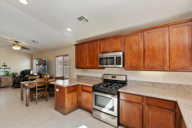Image 17 of 34 For 52945 Avenida Herrera