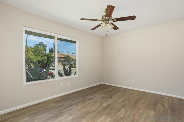 1561 Oak Hill Dr, Escondido CA: https://media.crmls.org/mediaz/e39b2933-0d1c-49b8-a5de-06a3c34696bf.jpg