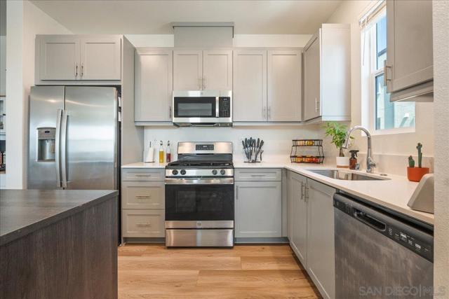 5464 Shorefront Dr, San Diego CA: https://media.crmls.org/mediaz/e39c7339-9a90-4882-ae5a-dadb396853cc.jpg