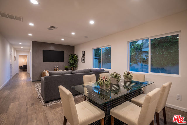 4370 Beck Avenue, Studio City CA: https://media.crmls.org/mediaz/e39cabe2-1602-4f91-8c68-091be9c013d1.jpg