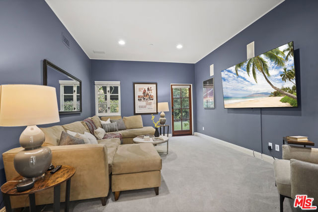 18414 Corazon Circle, Tarzana CA: https://media.crmls.org/mediaz/e39cd614-0339-4920-a92b-e3806ccc628e.jpg