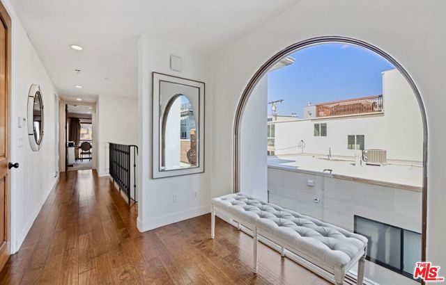 17 Privateer Street, Marina del Rey CA: https://media.crmls.org/mediaz/e39cdc1f-7a44-4702-8cfb-7166d5a99786.jpg