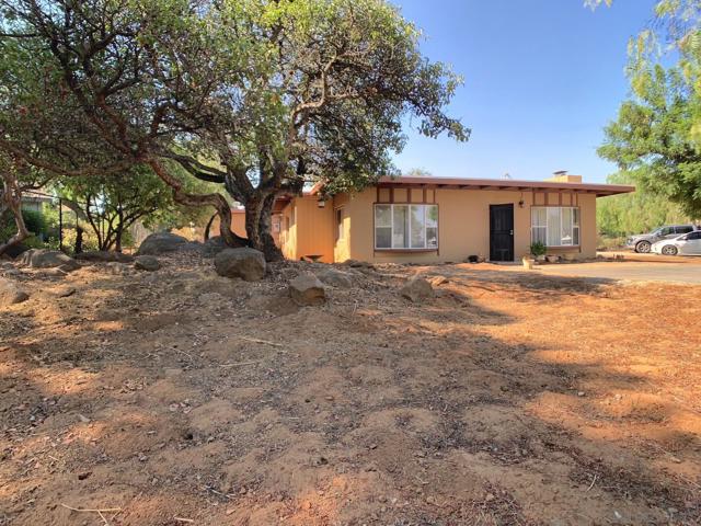 1445 Terracita Ln, Alpine CA: https://media.crmls.org/mediaz/e39d461c-9cf2-43f9-ba5d-33721b34e6d5.jpg