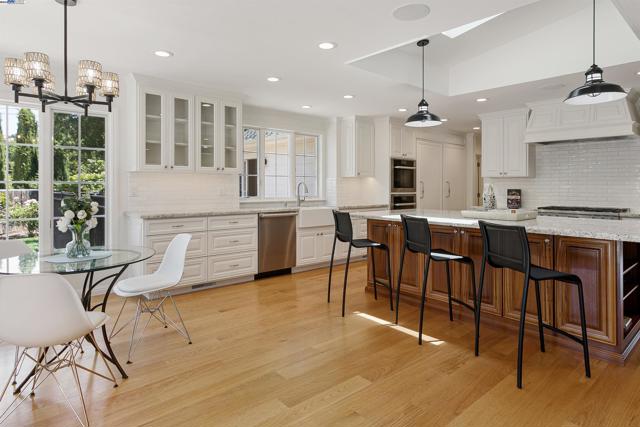3252 Woodview Dr, Lafayette CA: https://media.crmls.org/mediaz/e39d5402-7fd6-4f5c-a1e9-e3a815e69172.jpg