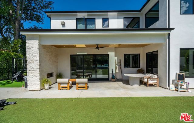 18938 Wells Drive, Tarzana CA: https://media.crmls.org/mediaz/e39e1520-6d75-40ba-9752-e76ed4617dad.jpg