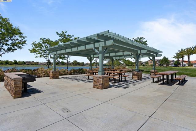 6454 Green Castle Cir, Discovery Bay CA: https://media.crmls.org/mediaz/e39e1661-8a0a-4f23-8b5a-9843ee8db7a7.jpg