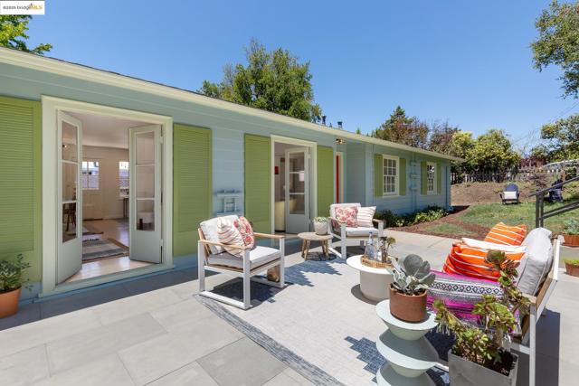 298 Grizzly Peak Blvd, Kensington CA: https://media.crmls.org/mediaz/e39e1aab-9939-420c-a257-dd6c5696fd4c.jpg