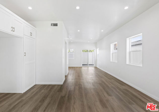 7313 Kentland Avenue, West Hills CA: https://media.crmls.org/mediaz/e39e49e1-9772-4bd7-a67d-96c53a69721a.jpg