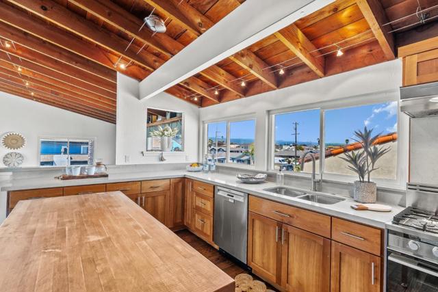 22956 E Cliff Drive, Santa Cruz CA: https://media.crmls.org/mediaz/e39e9783-2141-4597-915d-b72d69a7fa8a.jpg