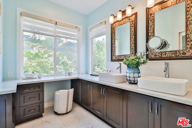 2857 Limestone Drive, Thousand Oaks CA: https://media.crmls.org/mediaz/e39ea8b0-0e07-4ab2-ae86-ba2f7eb4e6b0.jpg