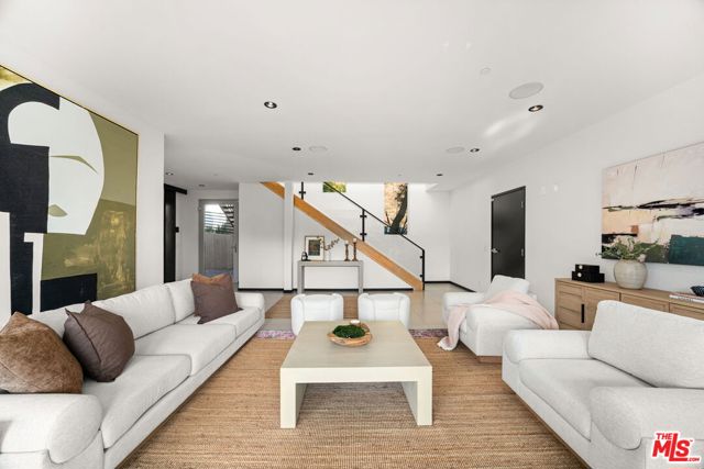933 Bluegrass Lane, Los Angeles CA: https://media.crmls.org/mediaz/e39f31c6-4677-45db-bd50-1e37e44d5f15.jpg