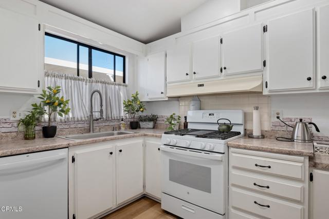 Detail Gallery Image 11 of 24 For 95 Camino Algarve #95,  Camarillo,  CA 93012 - 2 Beds | 2 Baths