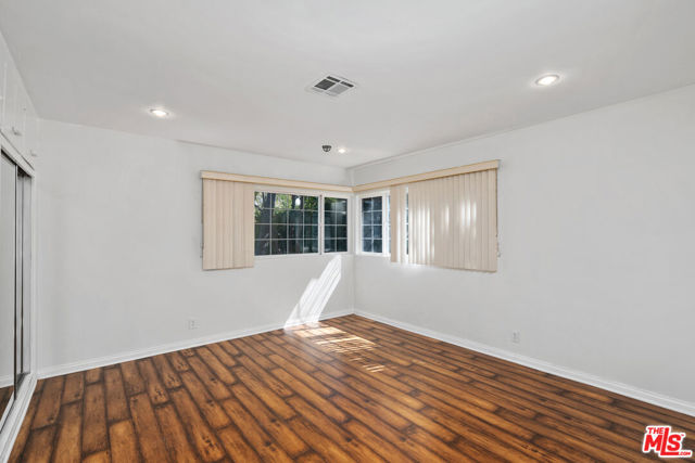5159 Sophia Avenue, Encino CA: https://media.crmls.org/mediaz/e3a048e5-5eb4-4b0c-8189-0d9fa2ae64ae.jpg