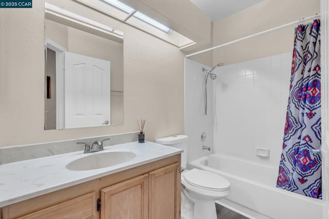 800 Gazebo Ct, Suisun City CA: https://media.crmls.org/mediaz/e3a0b5a5-239e-4a31-8f99-99cc5f379a9f.jpg