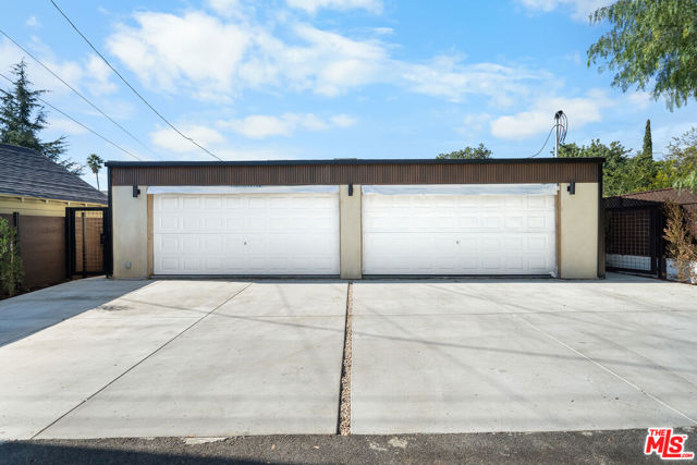 1688 N Sierra Bonita Avenue, Pasadena CA: https://media.crmls.org/mediaz/e3a388fa-c05d-48af-8ab7-9ef04497ce78.jpg