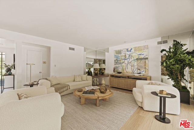 8630 Allenwood Road, Los Angeles CA: https://media.crmls.org/mediaz/e3a3df27-7062-4648-8d7a-953693ea1f9f.jpg