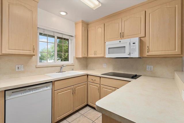 898 Hummingbird Drive, San Jose CA: https://media.crmls.org/mediaz/e3a3fb10-3fad-48ce-90eb-660a003f4559.jpg