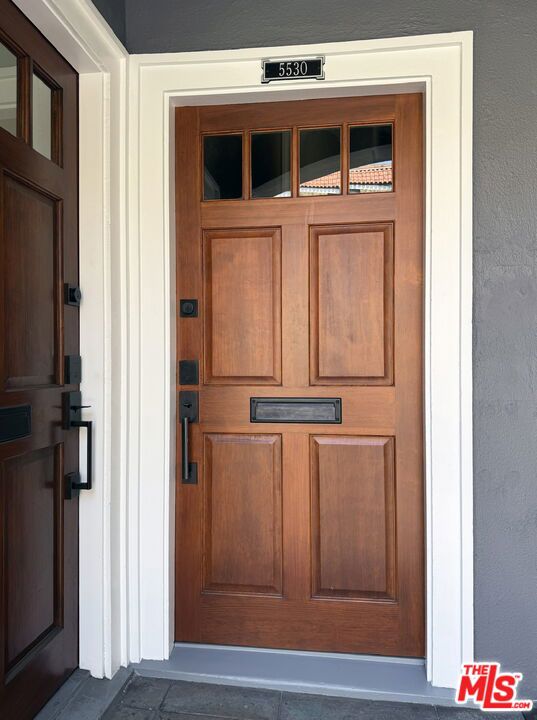 5530 Franklin, Los Angeles CA: https://media.crmls.org/mediaz/e3a40974-f3c5-4dc5-b0a9-93bd88018785.jpg