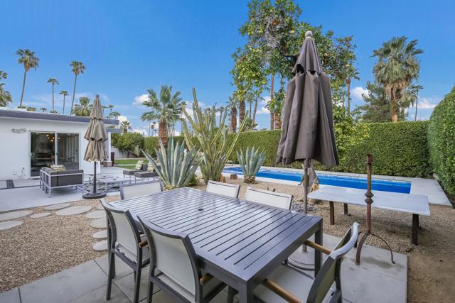 1529 S Calle Palo Fierro, Palm Springs CA: https://media.crmls.org/mediaz/e3a4cf23-afd3-4172-b4fb-bf4a20c2a93f.jpg