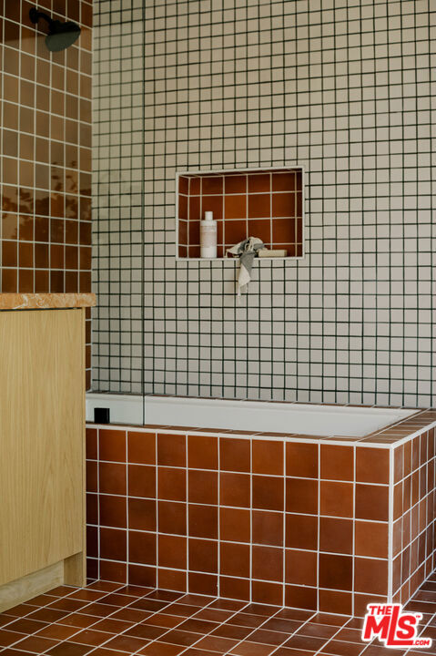 5649 Valley Oak Drive, Los Angeles CA: https://media.crmls.org/mediaz/e3a4e79b-d893-4714-b920-4e8b3f26f99d.jpg