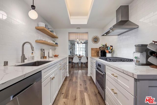 171 N Church Lane, Los Angeles CA: https://media.crmls.org/mediaz/e3a64e3a-b0e1-4334-9c35-8d6a7e64dfb9.jpg