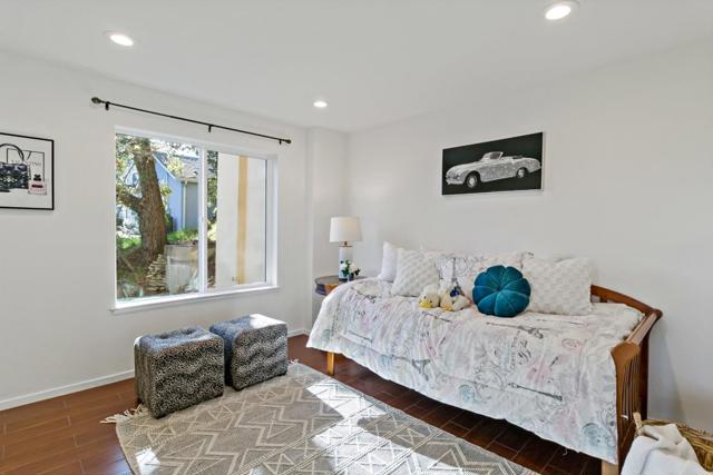 131 Los Vientos Way, San Carlos CA: https://media.crmls.org/mediaz/e3a68d1f-ad01-43fc-a2b4-c13d68a52cee.jpg