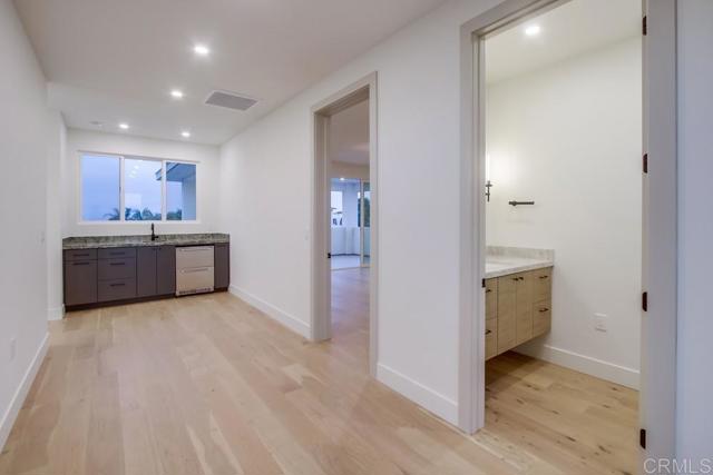 5380 Los Robles Drive, Carlsbad CA: https://media.crmls.org/mediaz/e3a6dd5a-7eb0-4283-bc92-3815c923ef66.jpg
