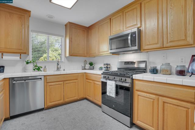 123 Williamson Ct, Martinez CA: https://media.crmls.org/mediaz/e3a7d6a9-5b0c-41ca-97d5-de65ca898b49.jpg