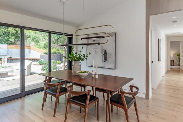 26896 Alejandro Drive, Los Altos Hills CA: https://media.crmls.org/mediaz/e3a7ea23-7009-4416-9bf6-35cb15d6775f.jpg