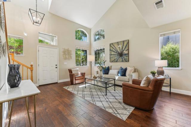 1159 Vintner Pl, Livermore CA: https://media.crmls.org/mediaz/e3a8154a-6791-438e-9f99-10bc94a0d2e7.jpg