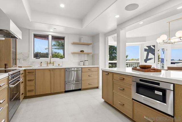 1099 1st St, Coronado CA: https://media.crmls.org/mediaz/e3a82ff3-230c-44ef-a109-71f9c959ad31.jpg