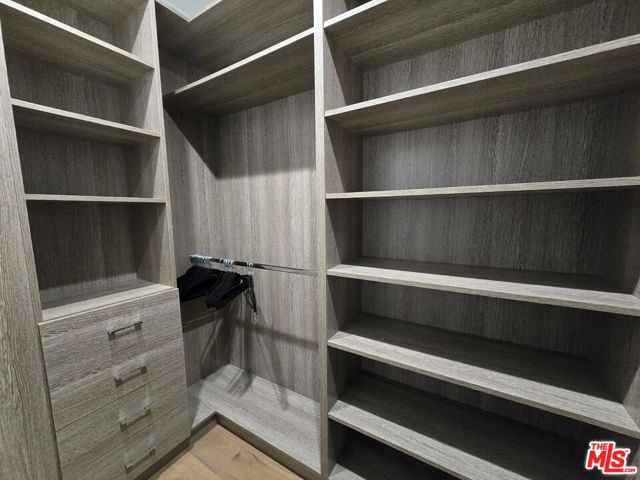 18026 Valley Vista Boulevard, Encino CA: https://media.crmls.org/mediaz/e3a8b9a4-52ee-4066-8c37-c74422c66a79.jpg