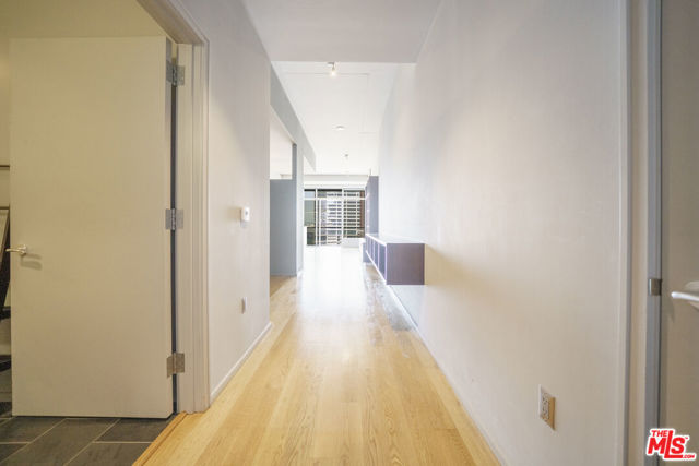 1155 S Grand Avenue, Los Angeles CA: https://media.crmls.org/mediaz/e3a8cef2-b4eb-4b1e-9215-e900787b206d.jpg