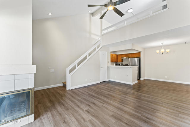 1190 Tivoli Lane, Simi Valley CA: https://media.crmls.org/mediaz/e3a90e0d-ccb7-49ee-ab3d-b042f02cc312.jpg