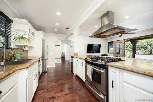 2541 Haller St, San Diego CA: https://media.crmls.org/mediaz/e3a9ce59-21e7-4b21-86f5-4a5457bde812.jpg
