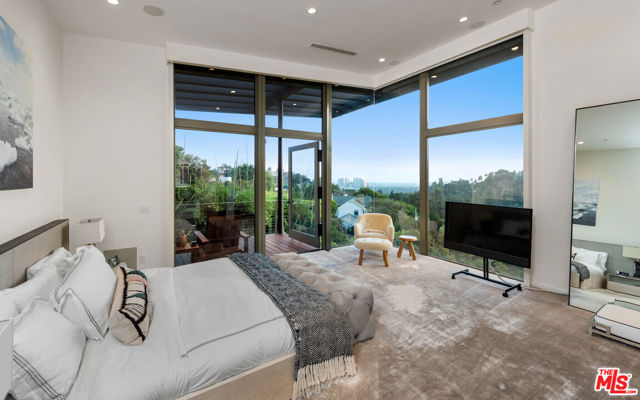 1659 Waynecrest Drive, Beverly Hills CA: https://media.crmls.org/mediaz/e3aab0ce-9983-41cd-b313-78a2569e61c5.jpg