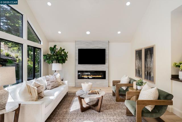 3363 Deer Hollow Drive, Danville CA: https://media.crmls.org/mediaz/e3ab9fe0-f1b9-43bd-ba7c-530a2e7ec83e.jpg