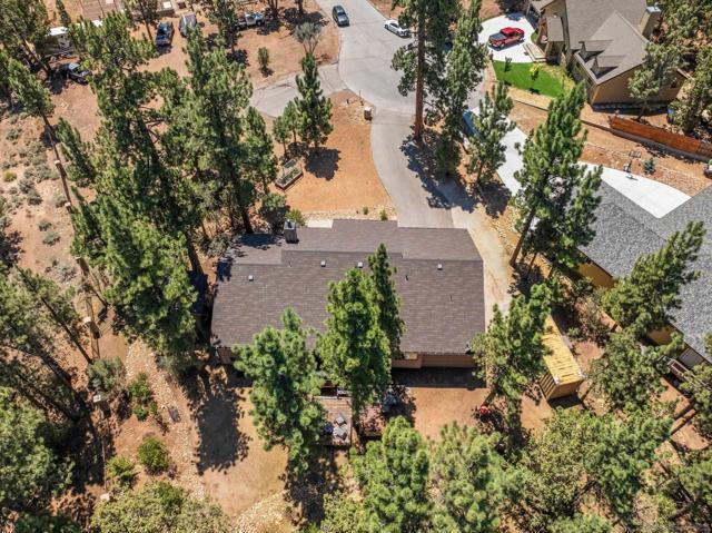 530 CREEKSIDE LN, Big Bear CA: https://media.crmls.org/mediaz/e3abbe62-322c-421e-a975-51eb40e359b1.jpg