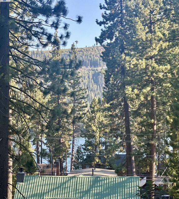 13273 Sierra Dr W, Truckee CA: https://media.crmls.org/mediaz/e3ac1ff1-4ae1-458b-847f-58c2f0fb0a24.jpg