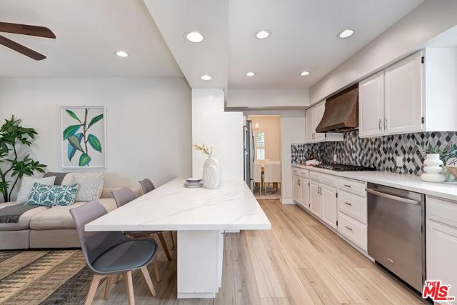 4307 Keystone Avenue, Culver City CA: https://media.crmls.org/mediaz/e3ac2b27-01ce-403b-a0d0-d0b4e64e9548.jpg