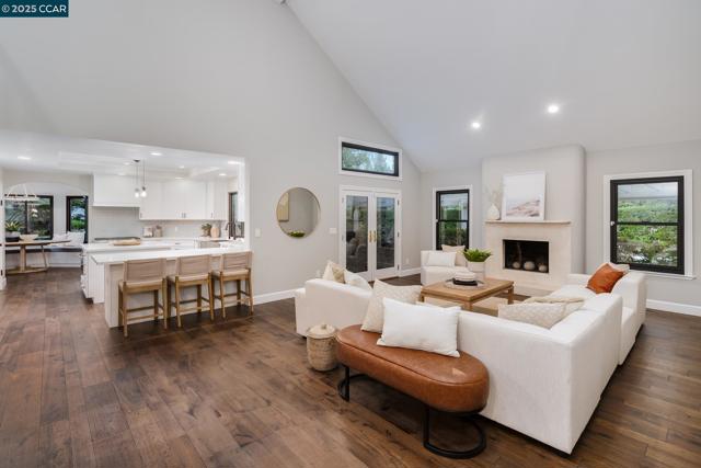 3284 Blackhawk Meadow Dr, Danville CA: https://media.crmls.org/mediaz/e3aca5d1-db2f-43f2-bb7e-01419f6a5247.jpg