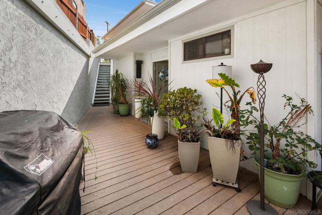 1694 Torrance St, San Diego CA: https://media.crmls.org/mediaz/e3ad0221-a441-4bb2-8f76-3014c29bb644.jpg