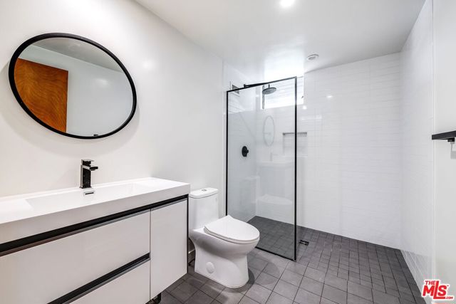 5961 Wrightcrest Drive, Culver City CA: https://media.crmls.org/mediaz/e3ad121c-1dd3-4419-899f-760b5a300aac.jpg