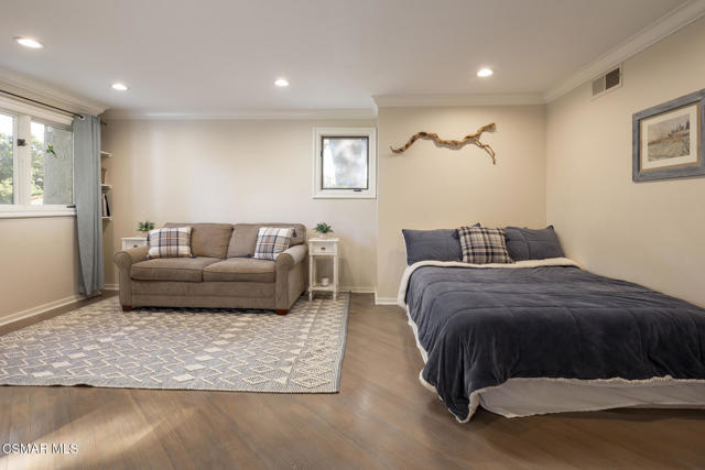 4525 Rayburn Street, Westlake Village CA: https://media.crmls.org/mediaz/e3ad18b8-f63f-491f-a441-c43c4215c5b3.jpg