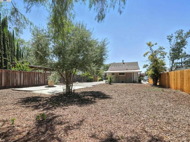 772 Mcleod St, Livermore CA: https://media.crmls.org/mediaz/e3ad1e61-adaf-46b2-94dd-aa394d75b86f.jpg