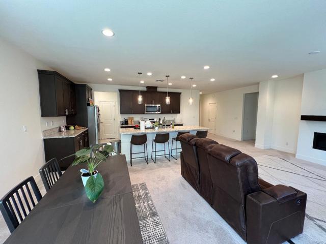 1460 Waterwheel Lane, Hollister CA: https://media.crmls.org/mediaz/e3ad212f-6450-4871-8d50-7bfbd3cf5669.jpg